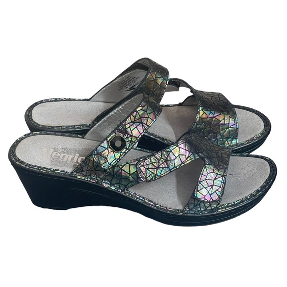Alegria Loti Women's Tectonic
Iridescent Leather Slide On
Sandals Sz 41(10.5) - Picture 2 of 12